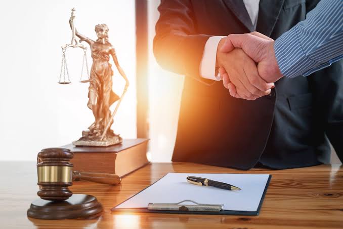 Asesoría legal y financiera