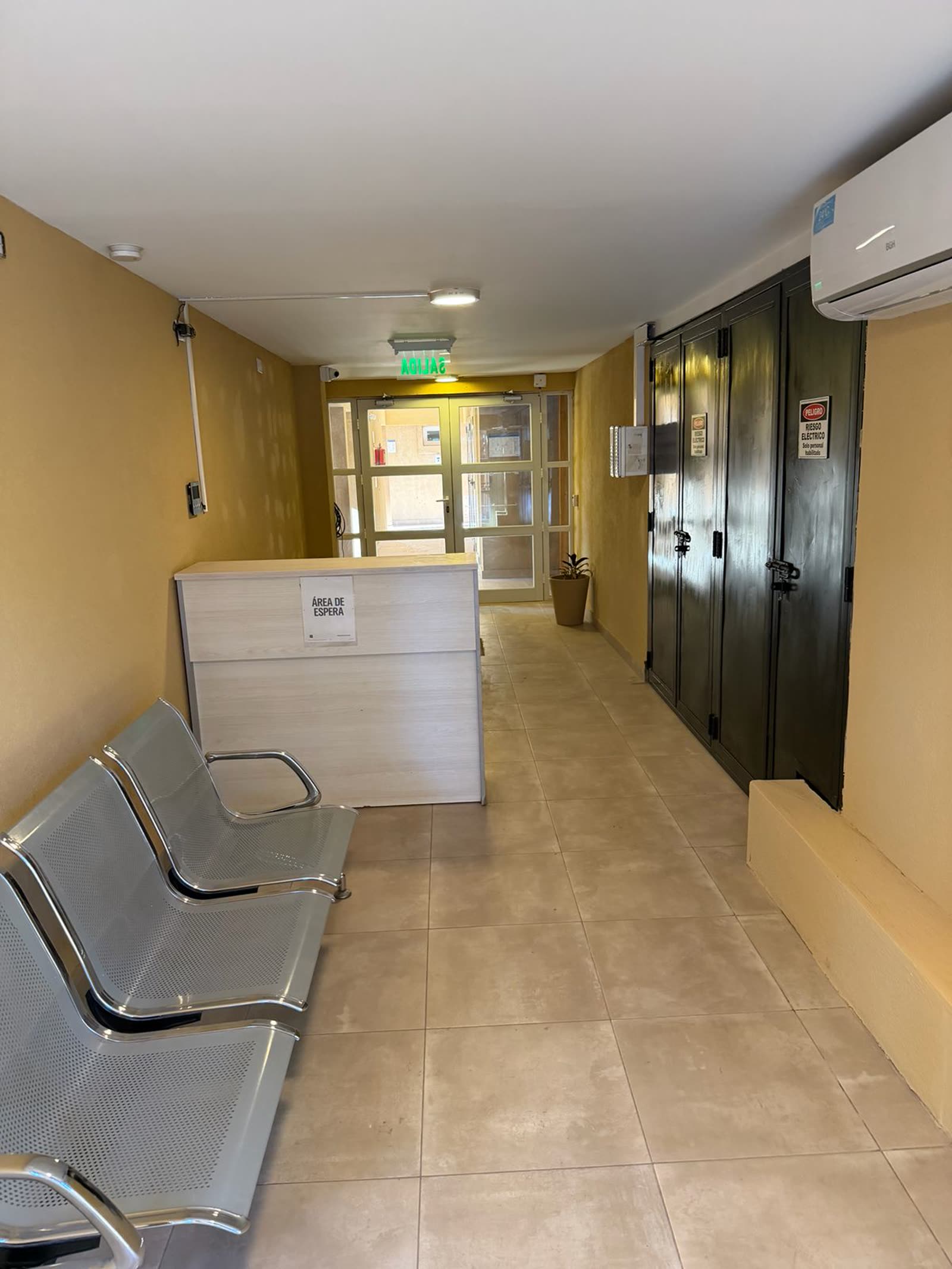 Recepción y área de espera — interior de Pampa III