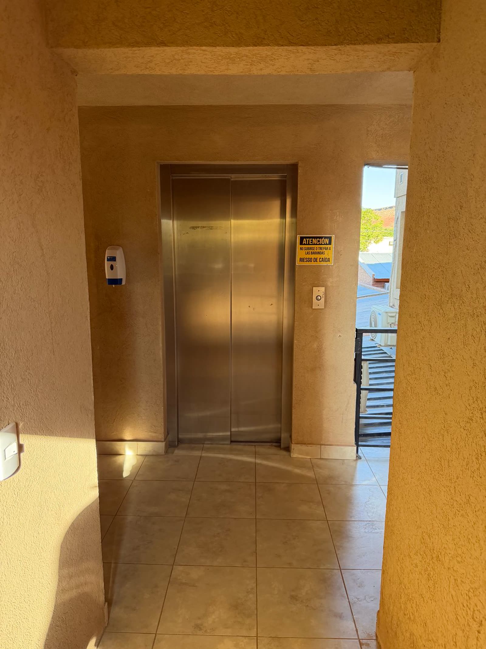 Ascensor hidráulico — interior de Pampa III