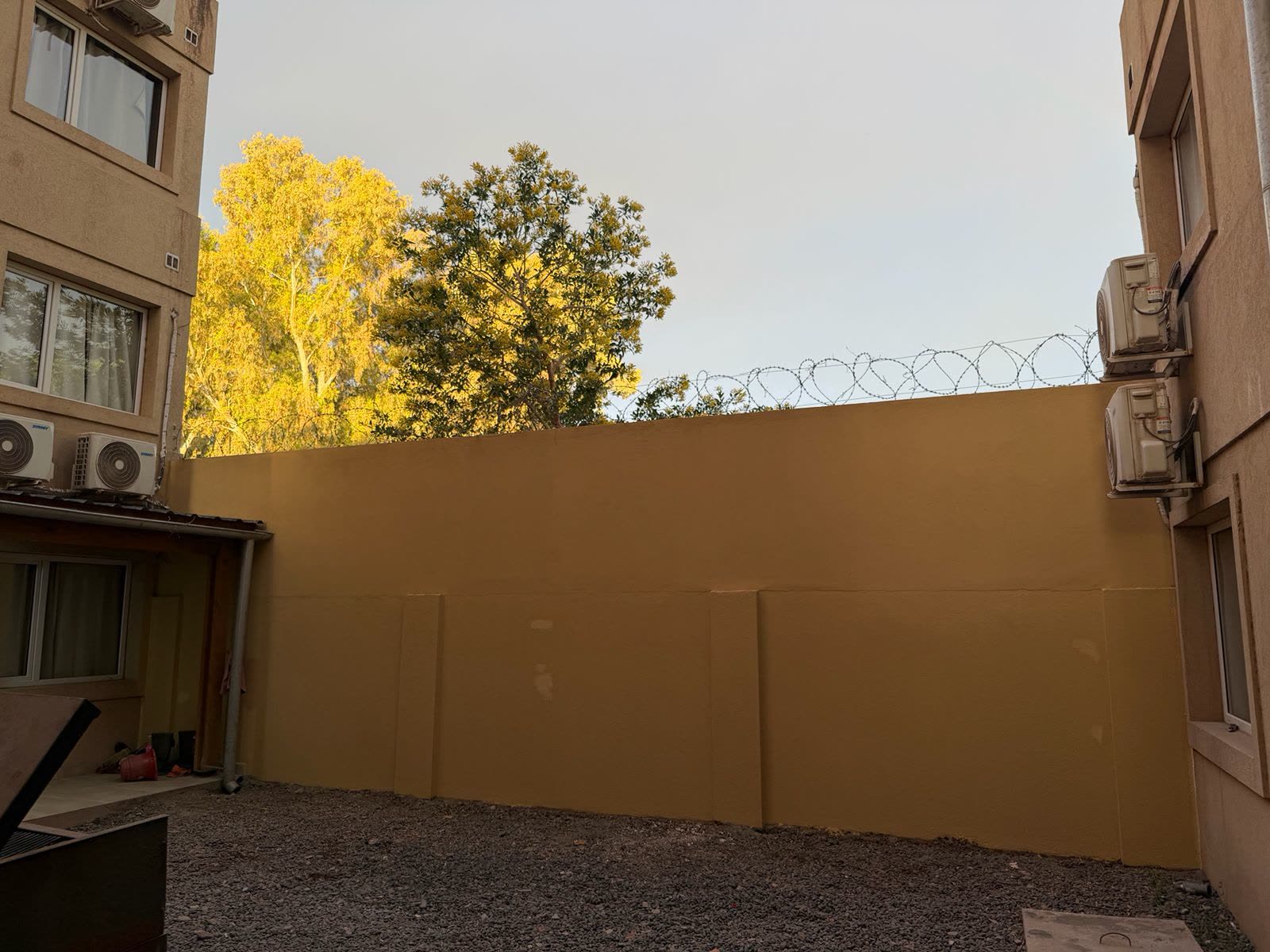 Perímetro y muro de seguridad — Pampa III