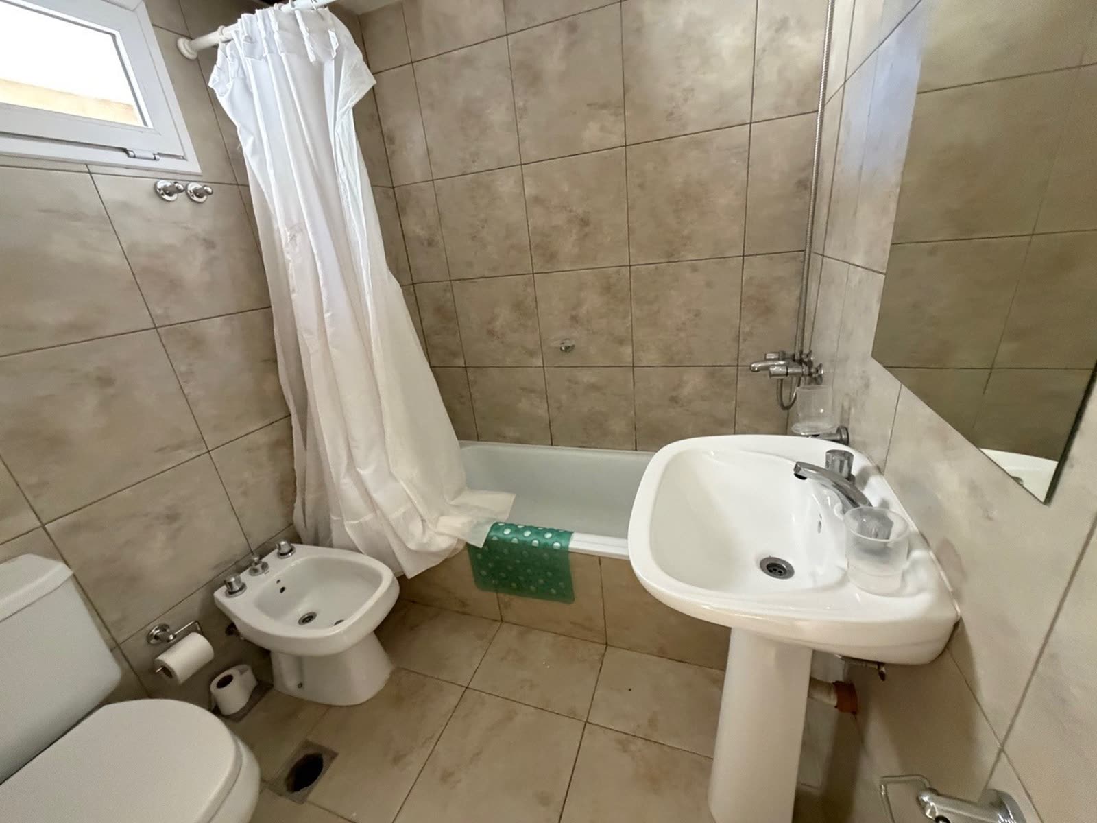Baño de la unidad — interior de Pampa III