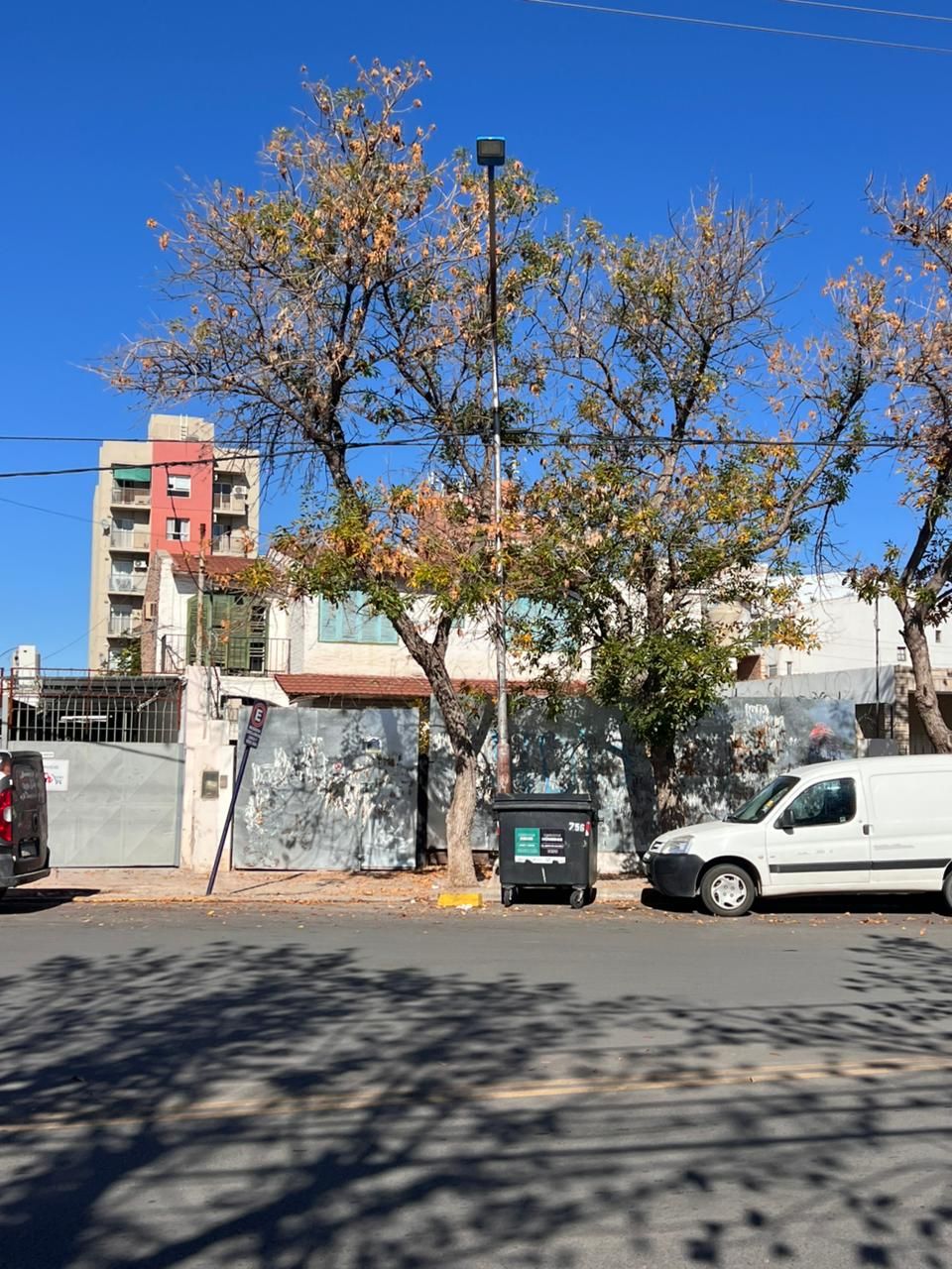 Vista del terreno con entorno urbano